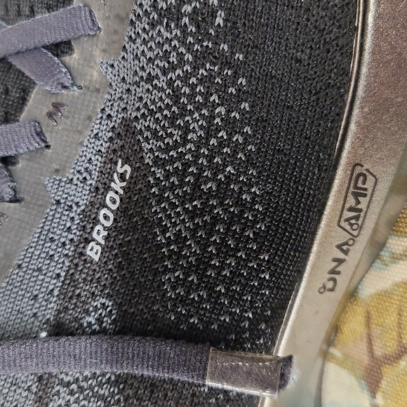 BROOKS LEVITATE 2 MENS SIZE 10 SNEAKER - Picture 2 of 11